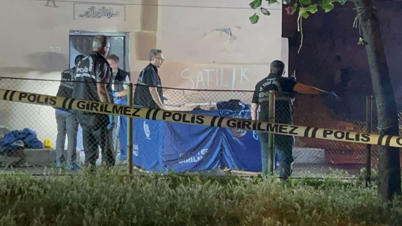 Karı-koca evlerine gelen kişi tarafından öldürüldü 11